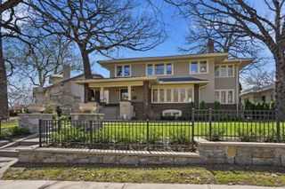 2200 Kenwood Parkway, Minneapolis, MN 55405