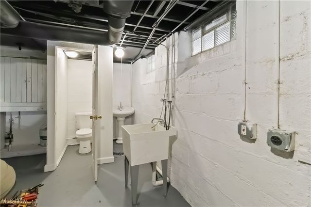 16402 Cloverside Avenue, Cleveland, OH 44128