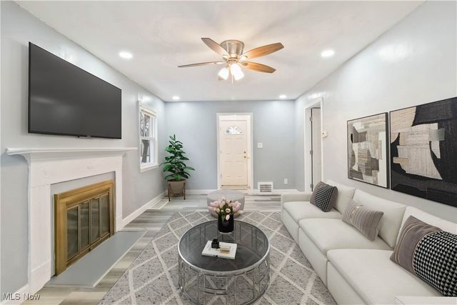 16402 Cloverside Avenue, Cleveland, OH 44128