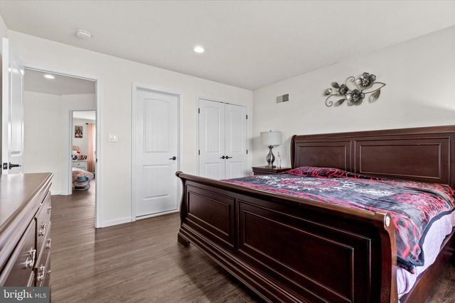 15 STALLION, Mechanicsburg, PA 17050