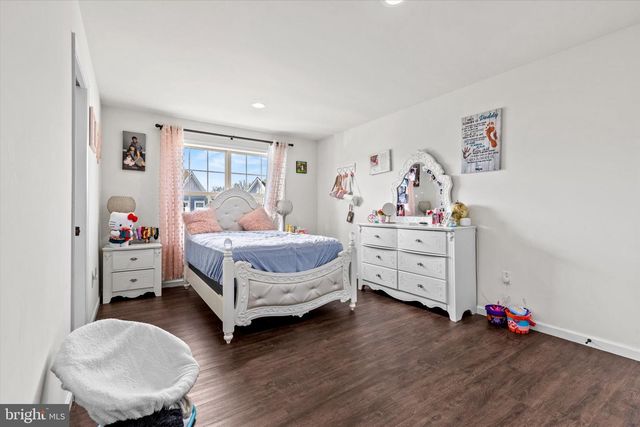 15 STALLION, Mechanicsburg, PA 17050