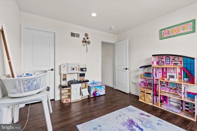 15 STALLION, Mechanicsburg, PA 17050