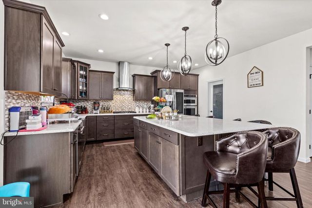 15 STALLION, Mechanicsburg, PA 17050
