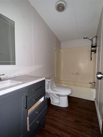 902 1st Street, Louise, TX 77455