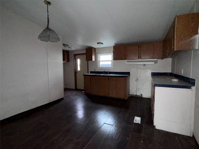 902 1st Street, Louise, TX 77455