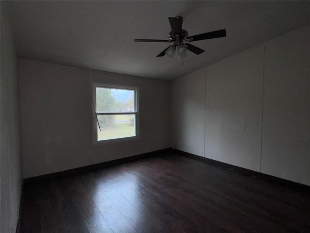 902 1st Street, Louise, TX 77455