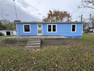 902 1st Street, Louise, TX 77455