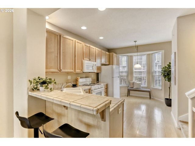 15487 BRIANNE Ct, Lake Oswego, OR 97035