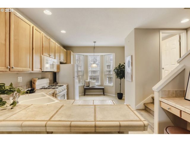 15487 BRIANNE Ct, Lake Oswego, OR 97035