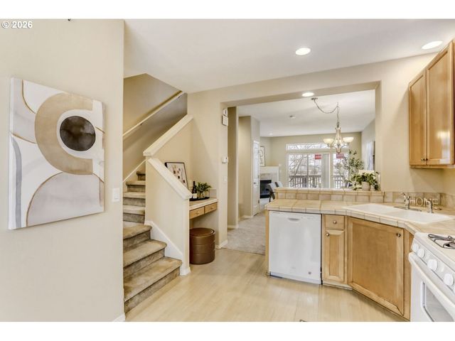 15487 BRIANNE Ct, Lake Oswego, OR 97035