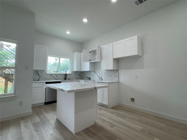 331 Delaware St, Houston, TX 77029