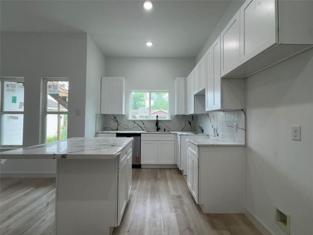 331 Delaware St, Houston, TX 77029