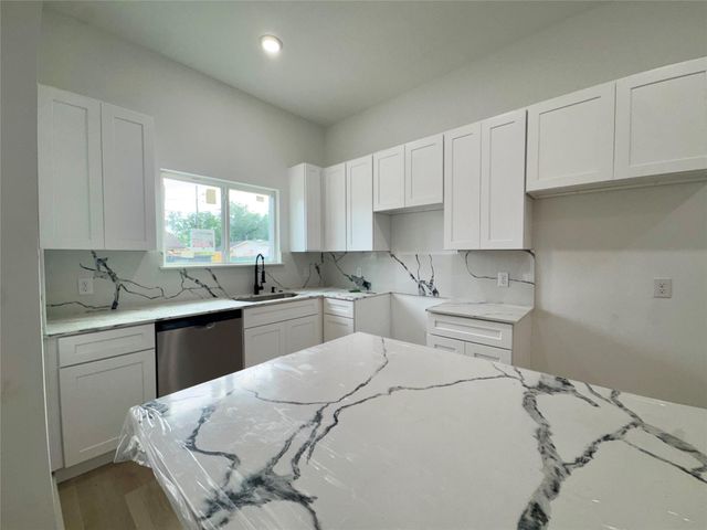 331 Delaware St, Houston, TX 77029