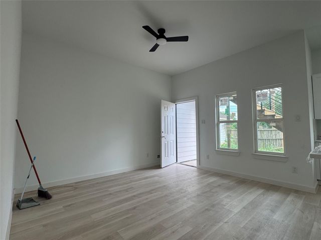 331 Delaware St, Houston, TX 77029