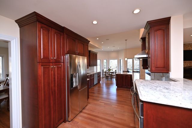 175 LAGOON Drive, Northfield, IL 60093