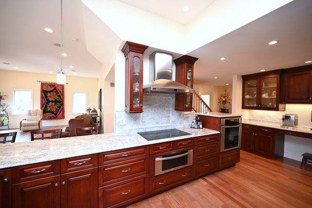 175 LAGOON Drive, Northfield, IL 60093