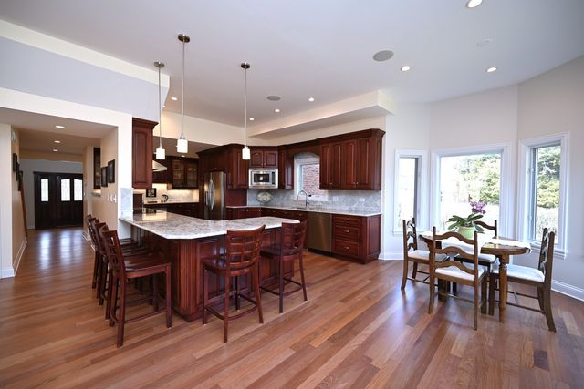 175 LAGOON Drive, Northfield, IL 60093