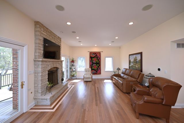 175 LAGOON Drive, Northfield, IL 60093