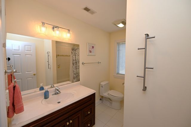 175 LAGOON Drive, Northfield, IL 60093