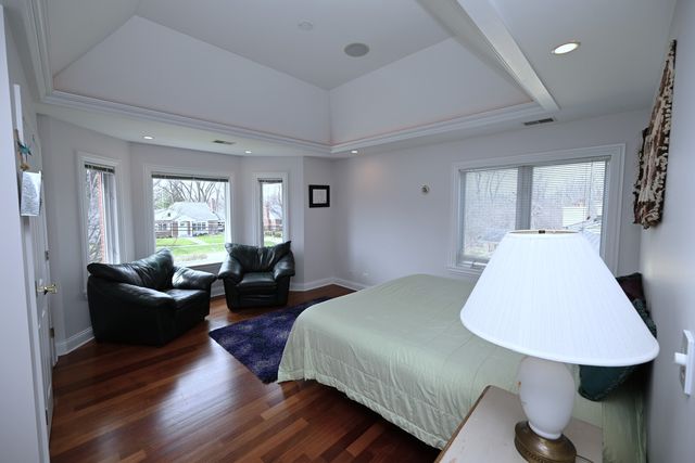 175 LAGOON Drive, Northfield, IL 60093