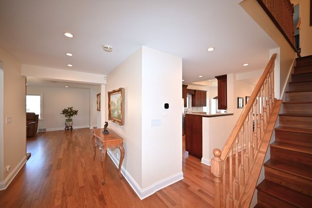 175 LAGOON Drive, Northfield, IL 60093