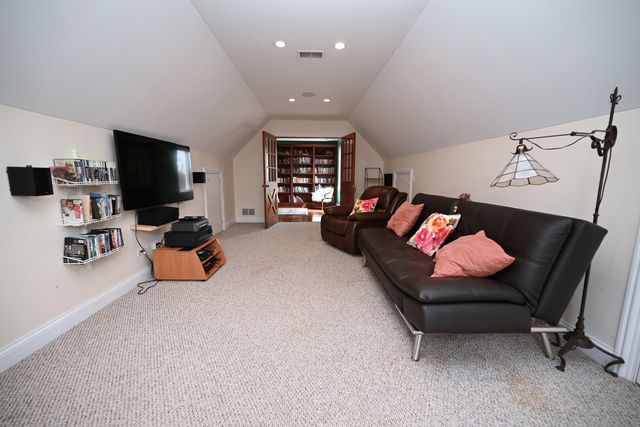 175 LAGOON Drive, Northfield, IL 60093