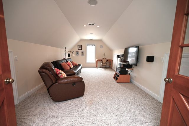 175 LAGOON Drive, Northfield, IL 60093