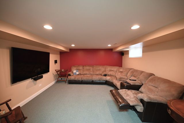 175 LAGOON Drive, Northfield, IL 60093