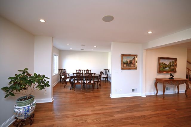 175 LAGOON Drive, Northfield, IL 60093