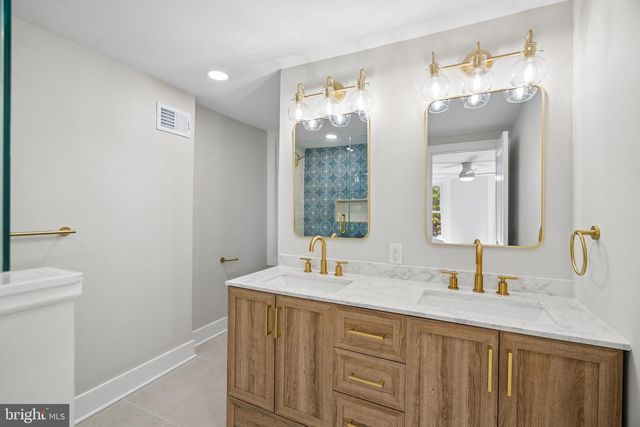 1033 CARPENTER ST, Philadelphia, PA 19147