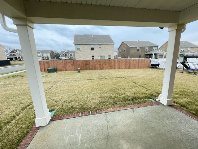 107 Meyrick Dr, Gallatin, TN 37066