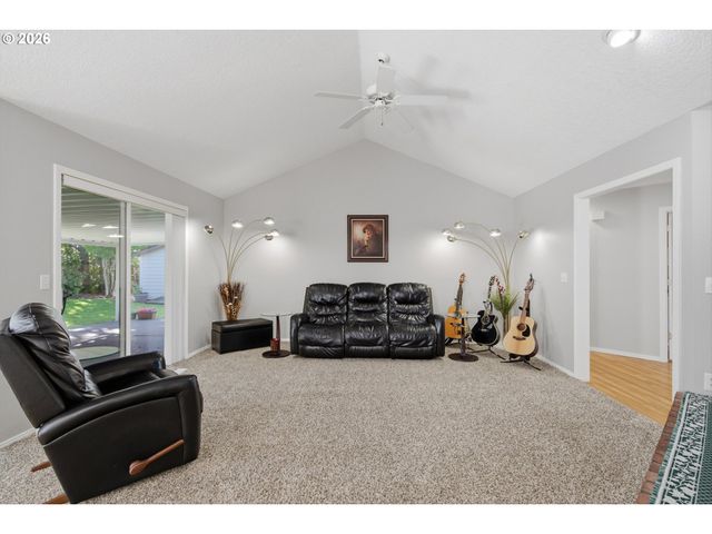 19404 VINCENT Dr, Oregon City, OR 97045