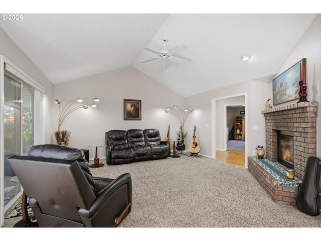 19404 VINCENT Dr, Oregon City, OR 97045