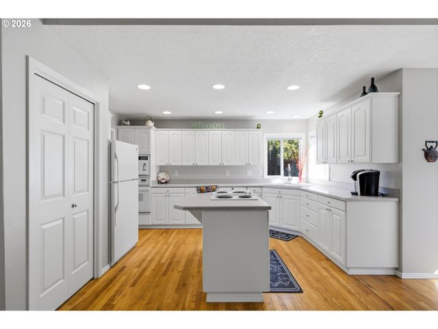 19404 VINCENT Dr, Oregon City, OR 97045