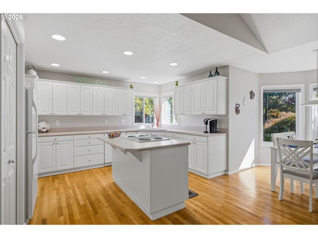 19404 VINCENT Dr, Oregon City, OR 97045