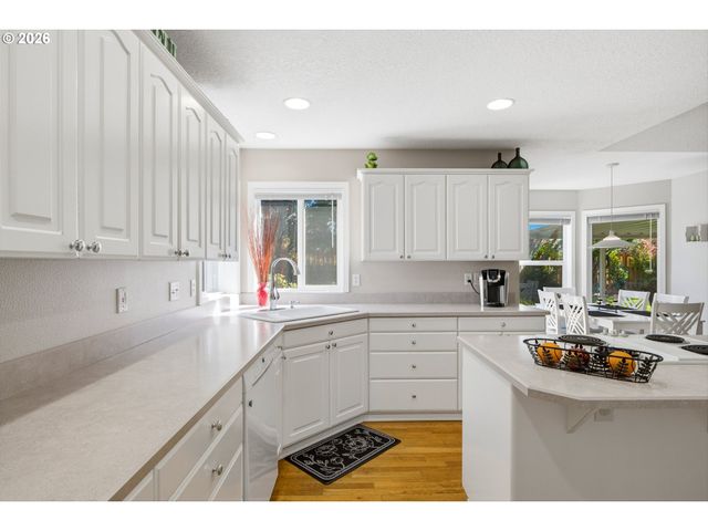 19404 VINCENT Dr, Oregon City, OR 97045