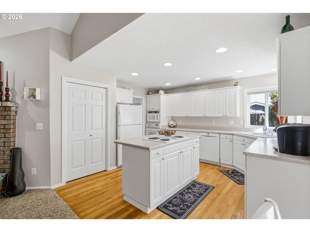 19404 VINCENT Dr, Oregon City, OR 97045