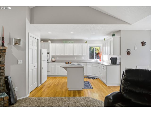 19404 VINCENT Dr, Oregon City, OR 97045