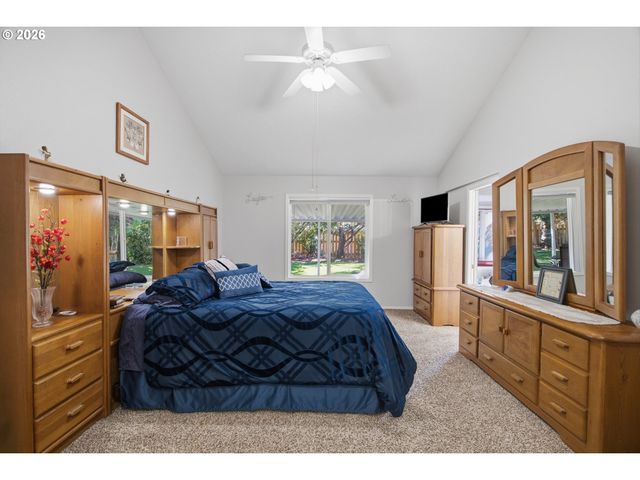 19404 VINCENT Dr, Oregon City, OR 97045
