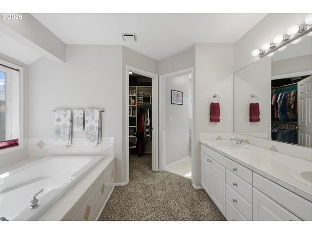 19404 VINCENT Dr, Oregon City, OR 97045