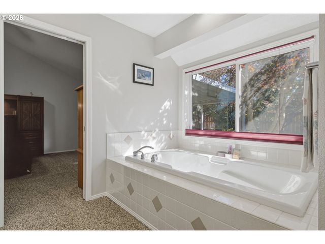 19404 VINCENT Dr, Oregon City, OR 97045