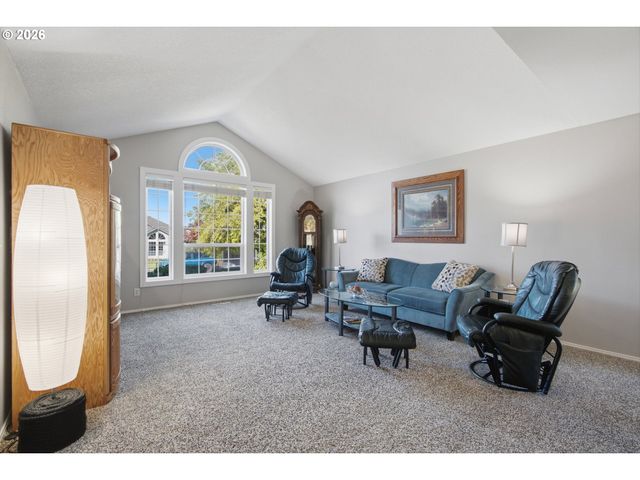 19404 VINCENT Dr, Oregon City, OR 97045