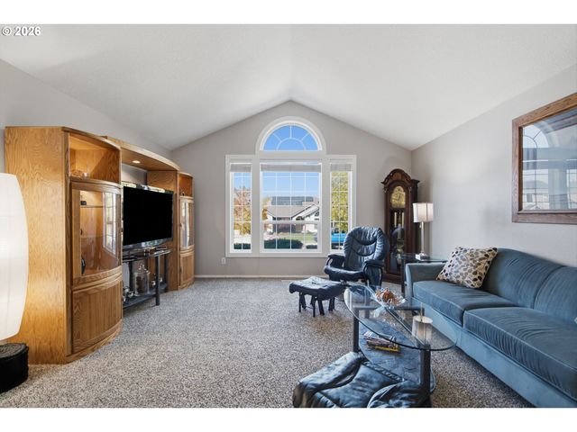 19404 VINCENT Dr, Oregon City, OR 97045