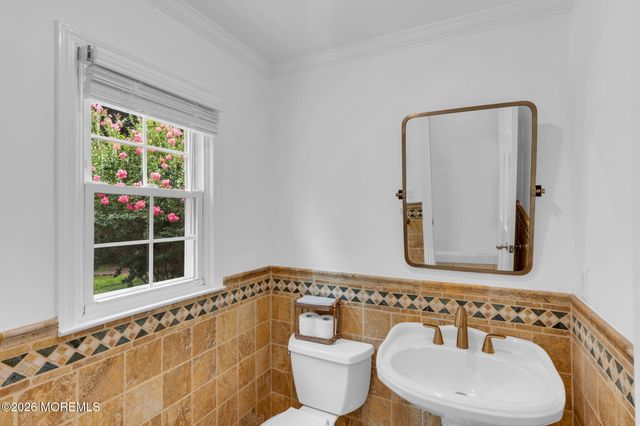 28 Jennifer Drive, Red Bank, NJ 07701
