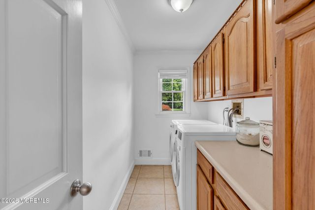 28 Jennifer Drive, Red Bank, NJ 07701