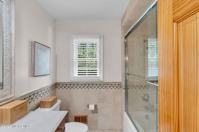 28 Jennifer Drive, Red Bank, NJ 07701