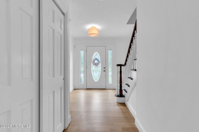 28 Jennifer Drive, Red Bank, NJ 07701