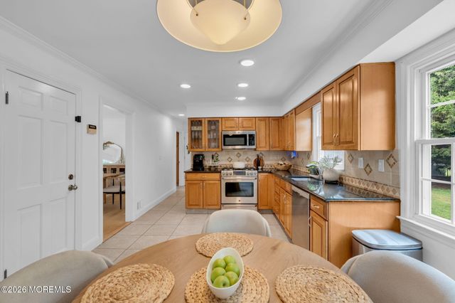 28 Jennifer Drive, Red Bank, NJ 07701