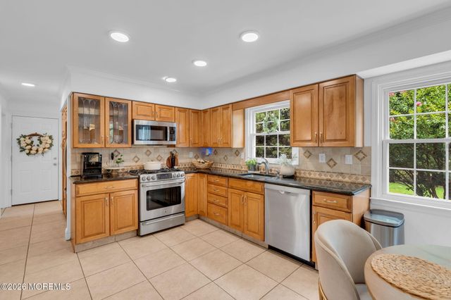 28 Jennifer Drive, Red Bank, NJ 07701