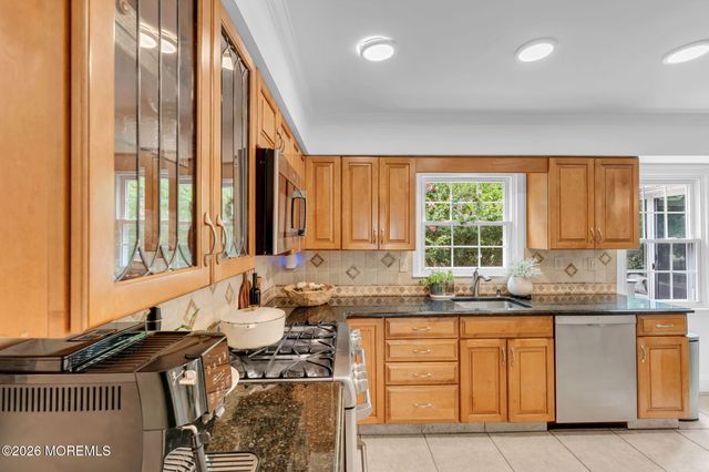 28 Jennifer Drive, Red Bank, NJ 07701